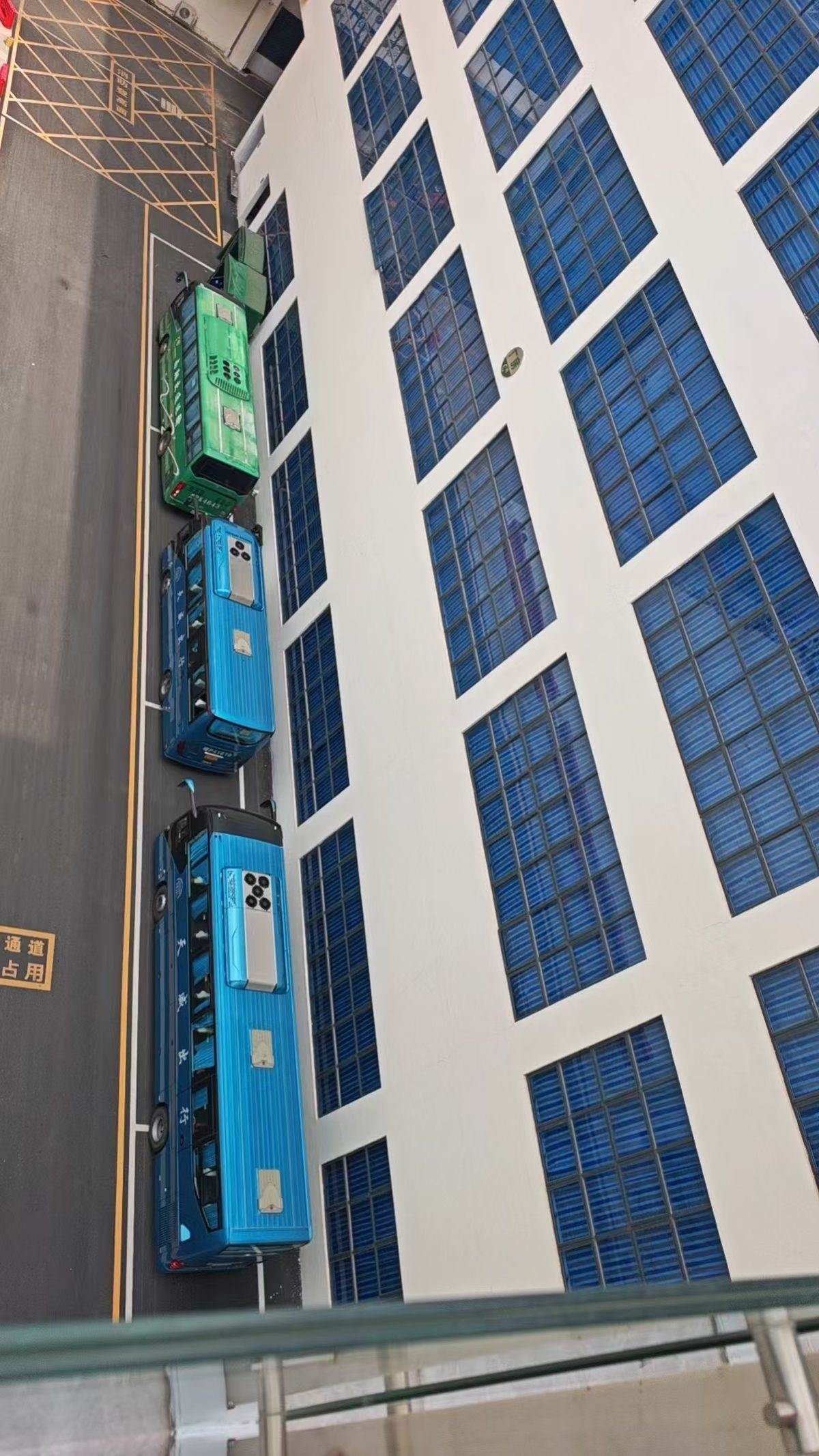 乔丰厂区观光车与厂房外立面
